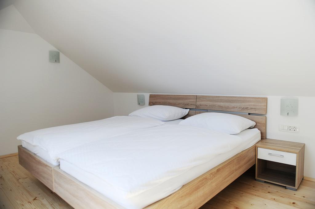 Garni Hotel Azur Ljubljana Extérieur photo