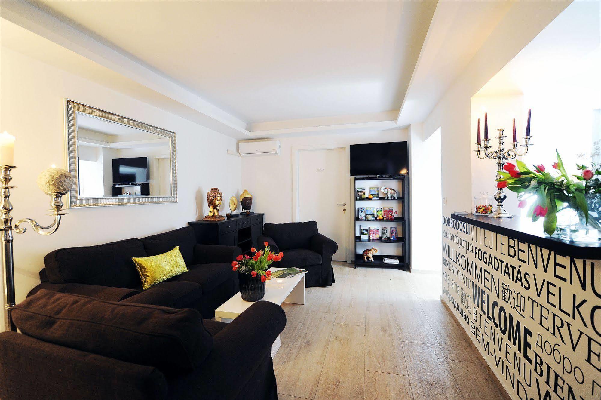 Garni Hotel Azur Ljubljana Extérieur photo